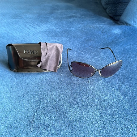 FENDI 5178 Black Oval Sunglasses - Picture 8 of 8